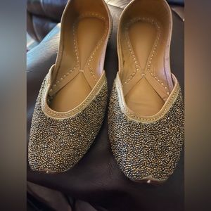Adorable Flat Gold Beaded Aladdin Slip on Flats! Size 39